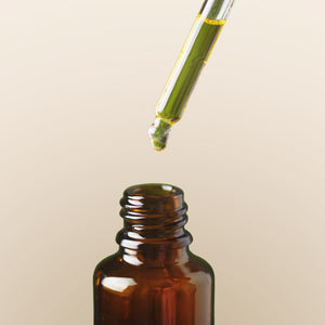 Pipette mit CBD-Öl – hochwertige Hanfextrakt-Darstellung für natürliche Wellnessprodukte