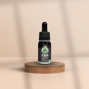 GreenBaron CBD Vollspektrum Öl 10 % – veganes, gentechnikfreies Hanföl mit 10 ml Inhalt, Produktaufnahme mit Holzoptik im Hintergrund