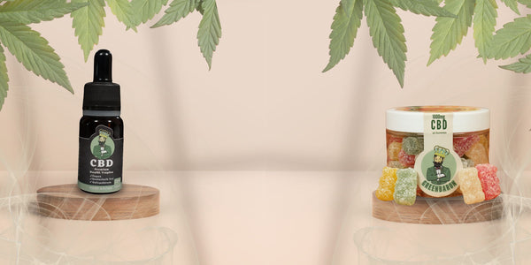 GreenBaron CBD Öl und CBD Gummibärchen – Desktop-Slideshow mit Hanfblättern, Holzpodesten und Produktpräsentation im Premiumdesign